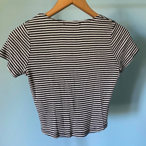 Brandy Melville Cropped Short Sleeve Top! - Picture 4 of 5